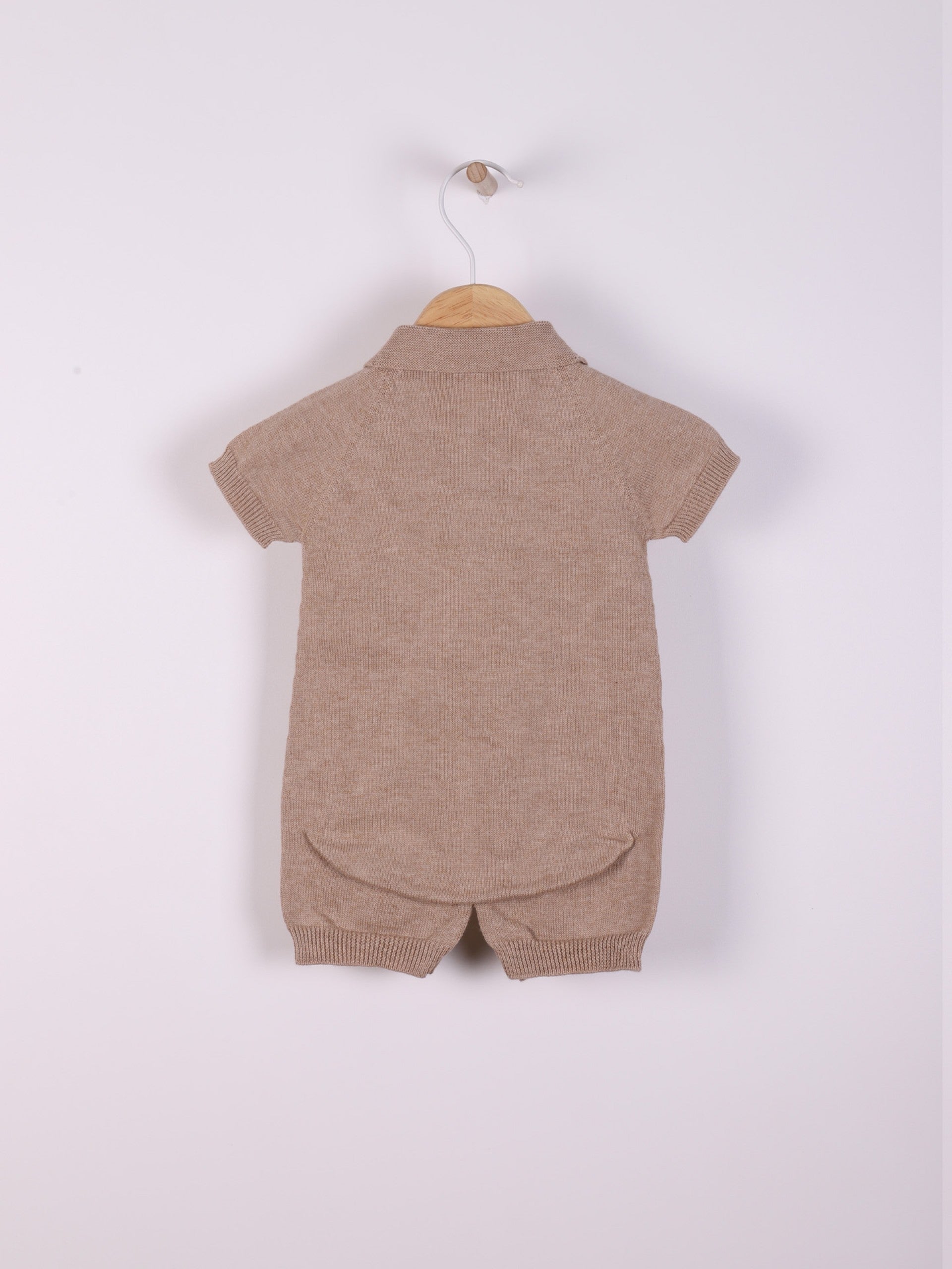 Short-sleeved polo shortie knitted in organic cotton -Camel