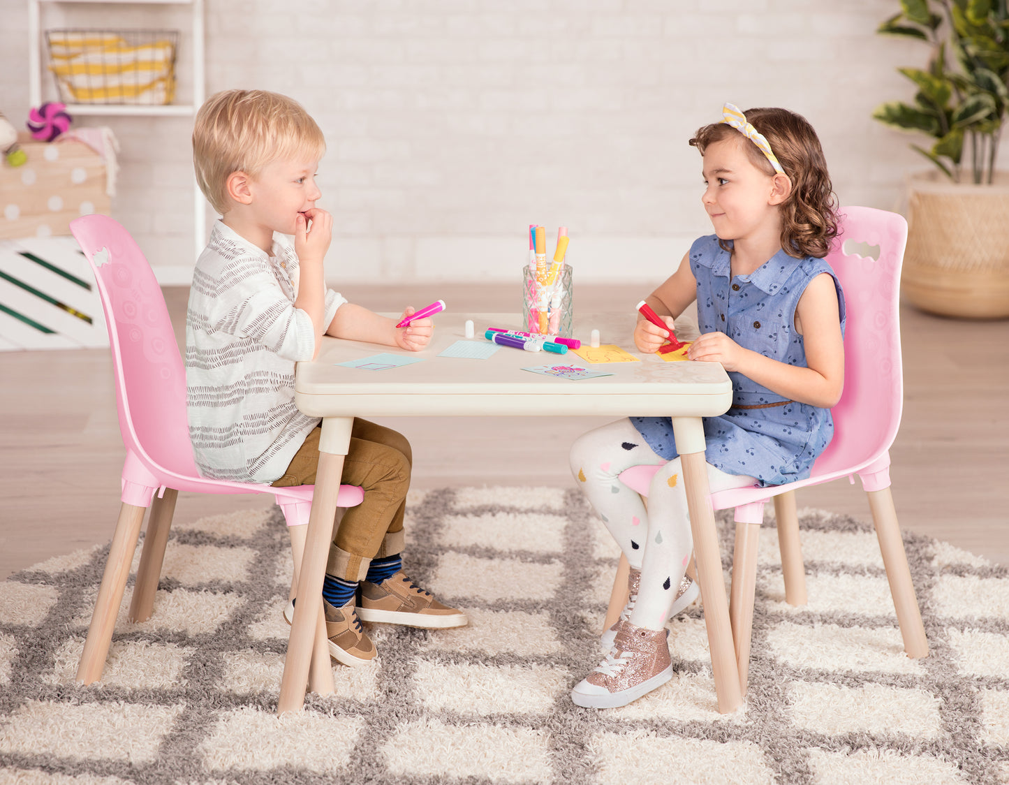 Kid Century Modern: Table & Chair Set – Pink