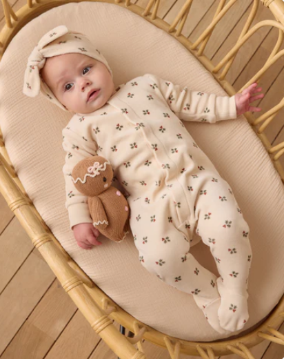 Hidden Footie || Holly Berry