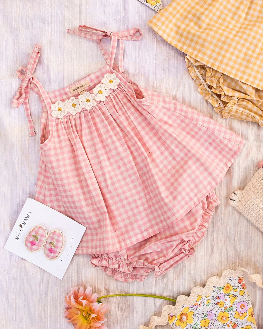 Crochet Daisy Set in Pink Gingham