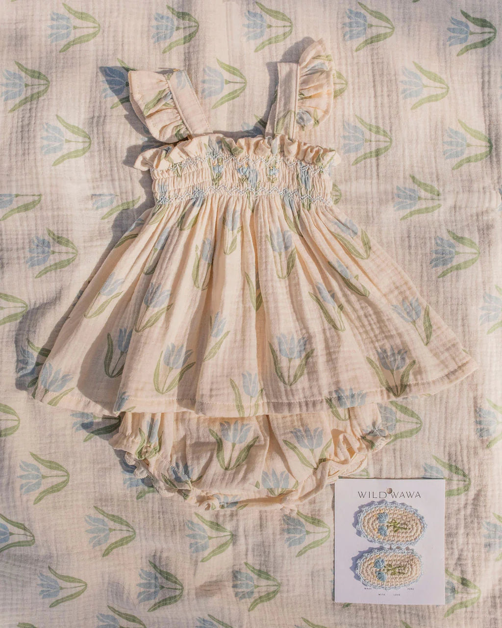 Flutter Set in Blue Tulip