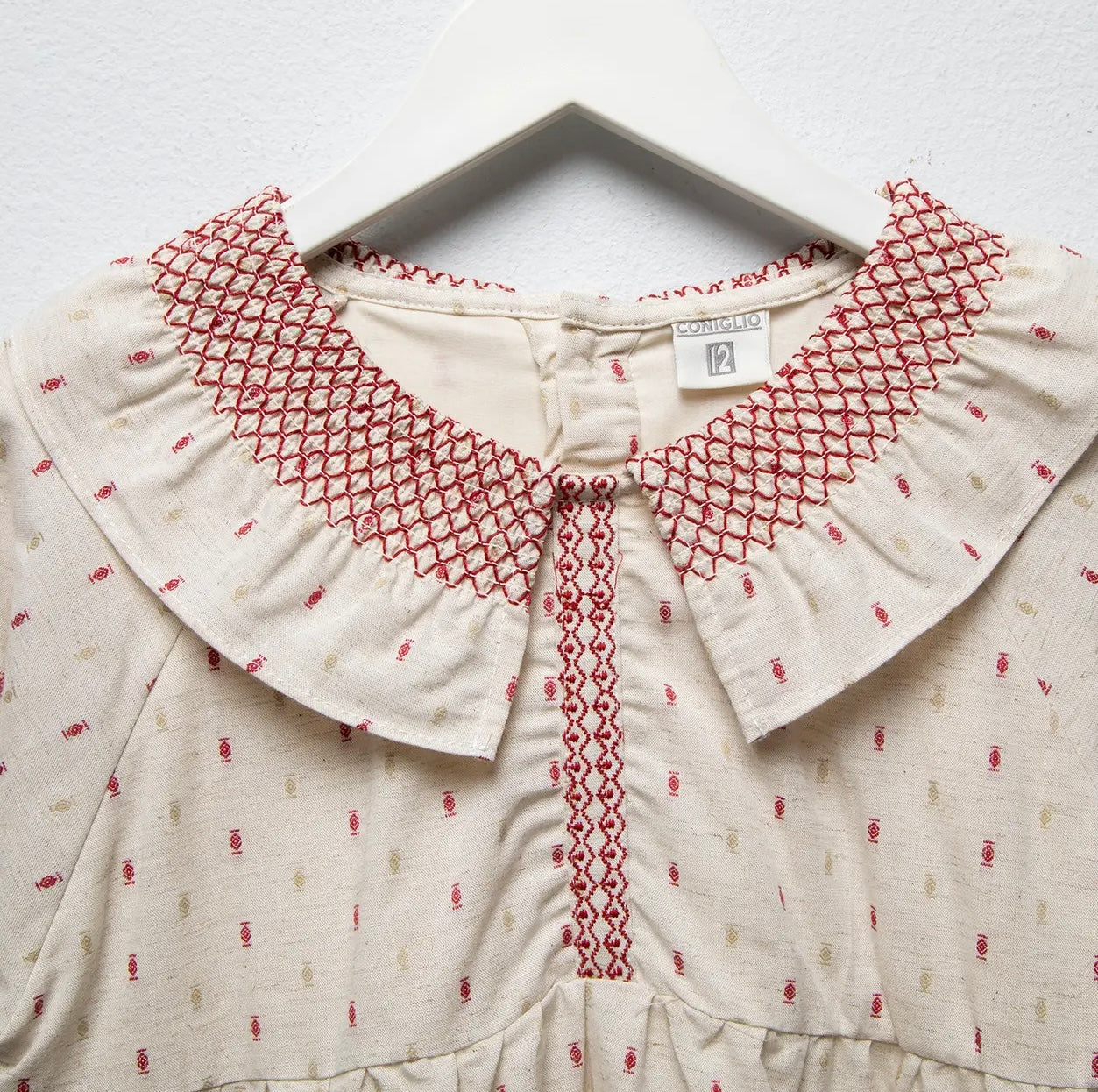 Vestido Beige con Bordado