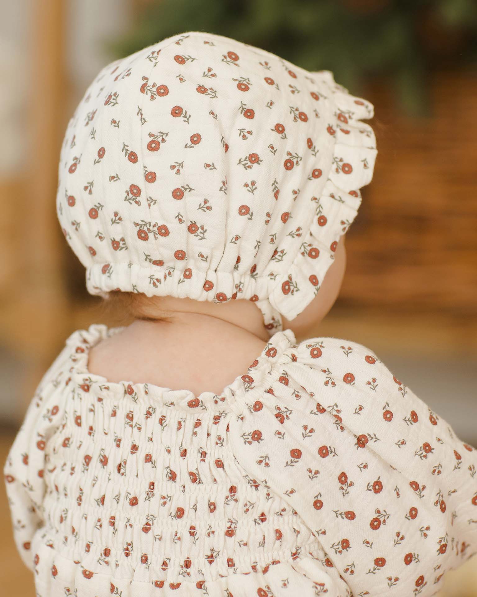 Woven ruffle bonnet in winter ditsy