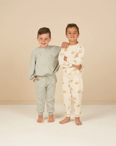 sweatshirt || surfboard