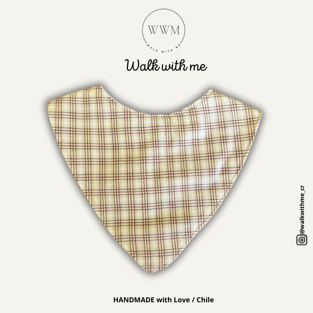 Babero crema con cuadros