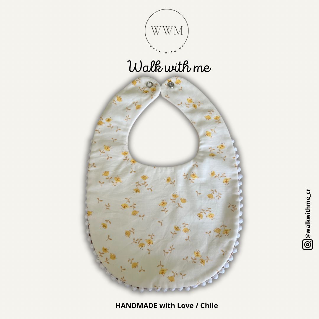 Babero flores amarillas