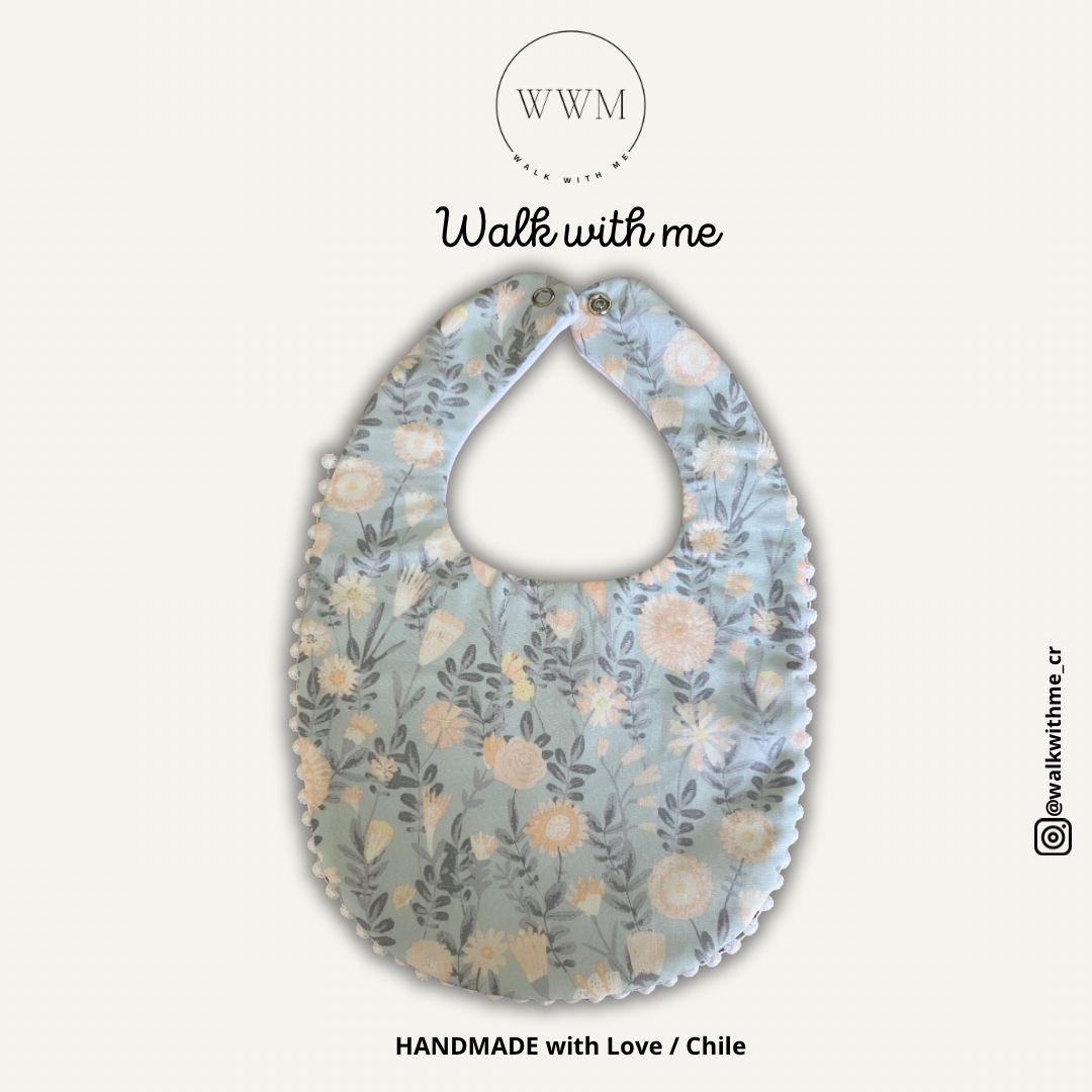 Babero flores damasco