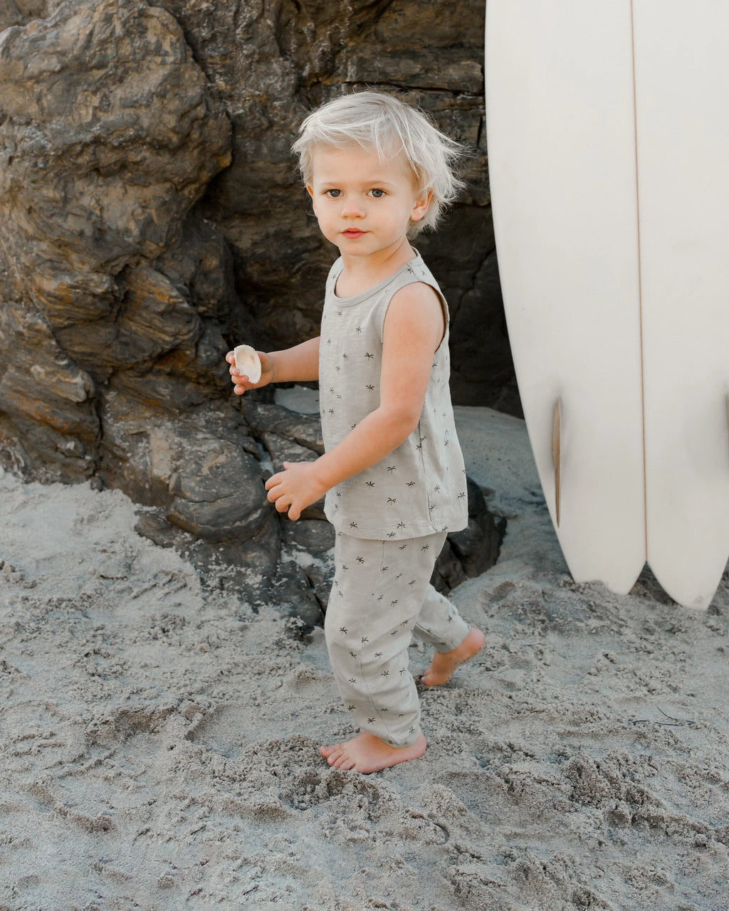 muscle tank || palm trees