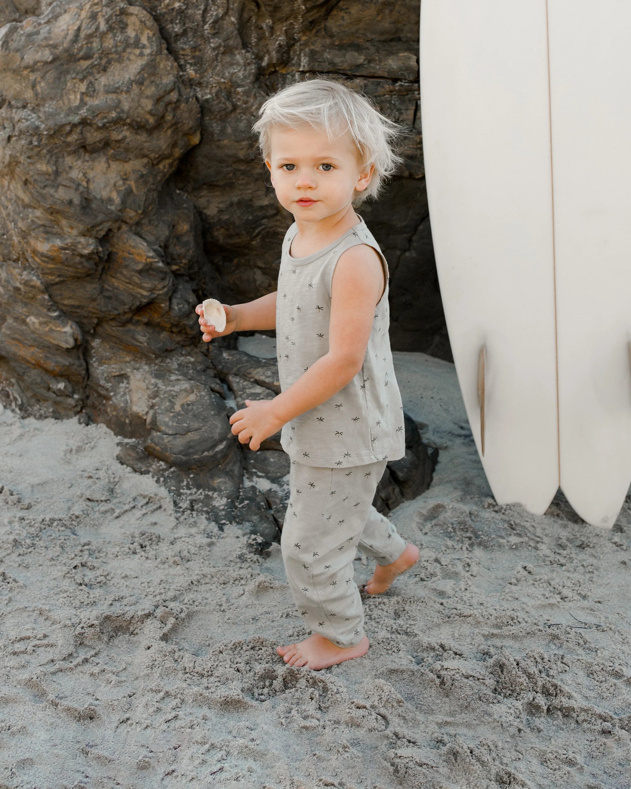 muscle tank || palm trees