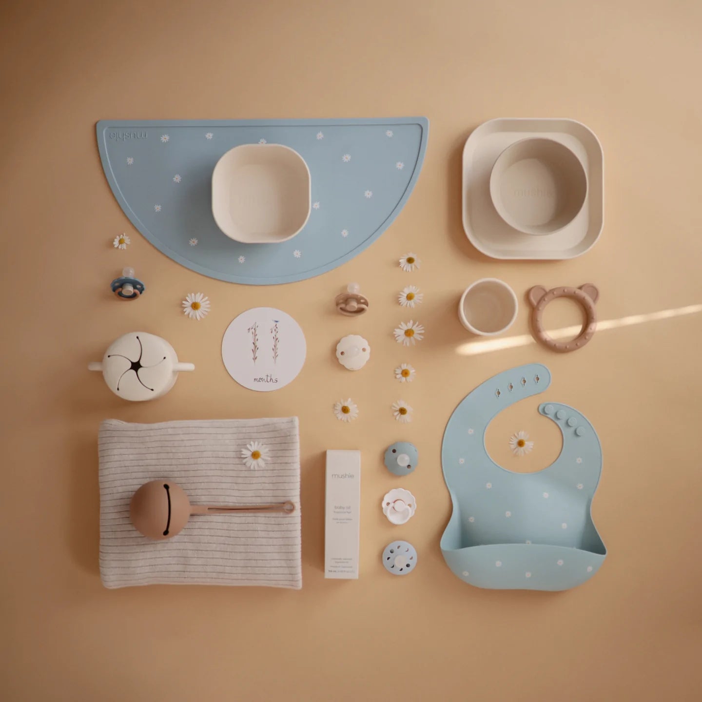 Silicone Baby Bib, White Daisy