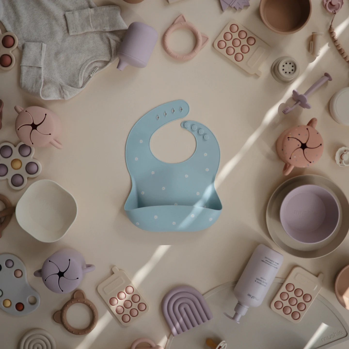 Silicone Baby Bib, White Daisy